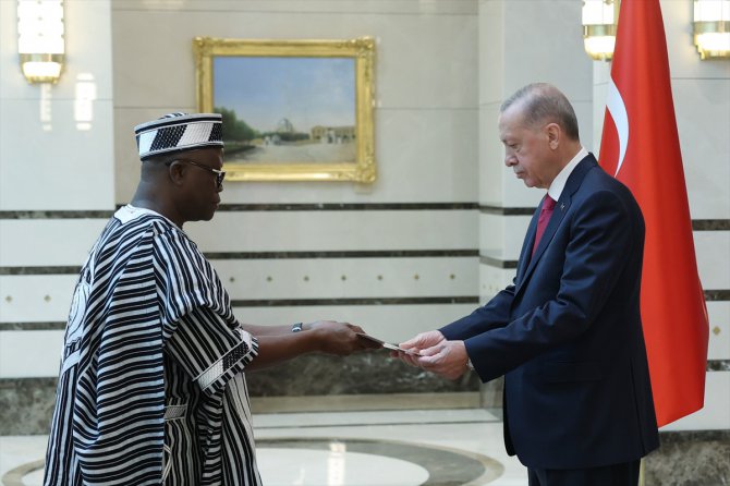 Burkina Faso'nun Ankara Büyükelçisi Some, Cumhurbaşkanı Erdoğan'a güven mektubu sundu