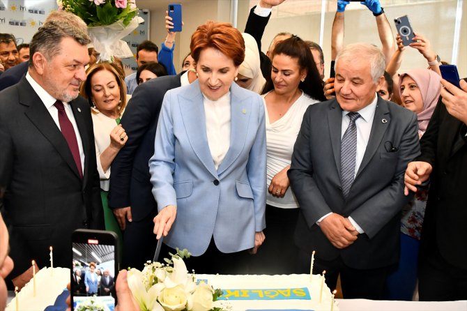 İYİ Parti Genel Başkanı Akşener'e doğum günü sürprizi