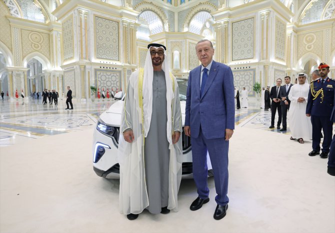 Cumhurbaşkanı Erdoğan'a Birleşik Arap Emirlikleri'nde devlet nişanı takdim edildi
