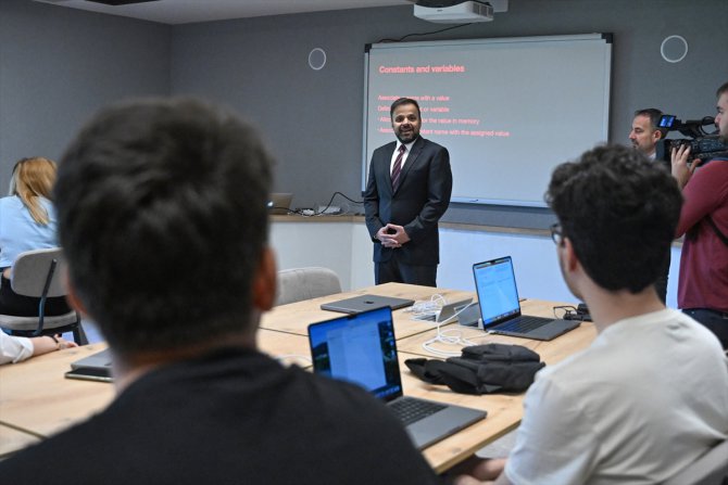 Dijital Dönüşüm Yetenek Merkezi Atölyeleri'nde yeni dönem başladı