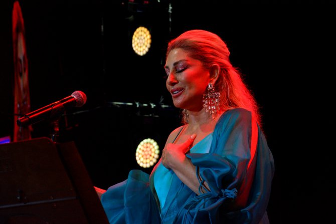 "61 .Uluslararası Bursa Festivali"nde Muazzez Ersoy sahne aldı