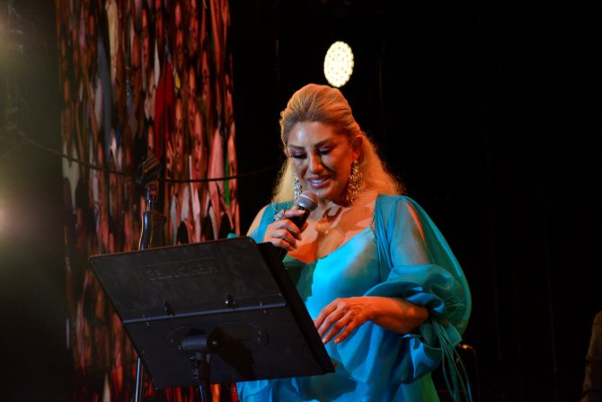 "61 .Uluslararası Bursa Festivali"nde Muazzez Ersoy sahne aldı