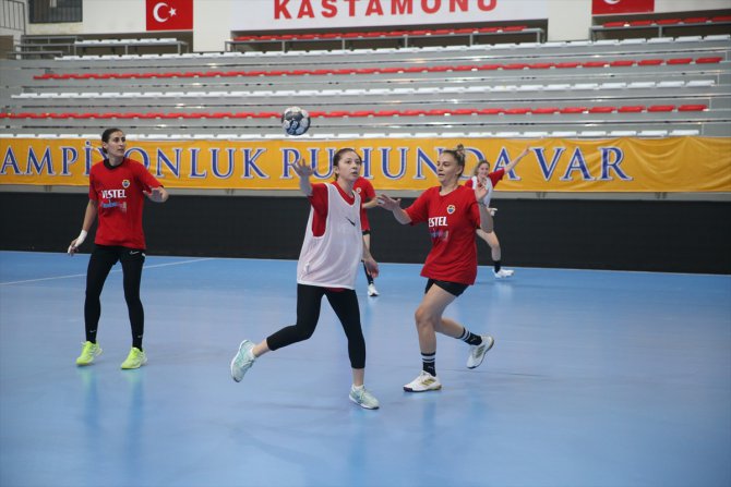 Hentbol Kadınlar Süper Ligi şampiyonu Kastamonu Belediyespor, yeni sezon hazırlıklarına başladı